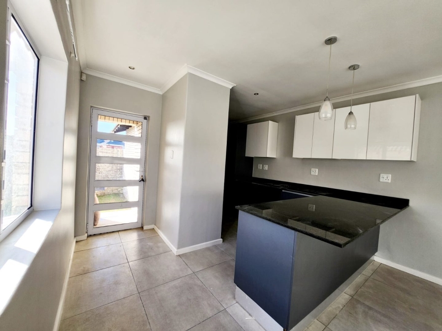 To Let 3 Bedroom Property for Rent in Lovemore Park Eastern Cape